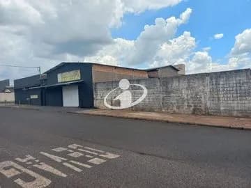 Área para alugar no Segismundo Pereira imagem 1