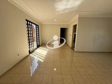 Casa Residencial para vender no Vigilato Pereira imagem 1