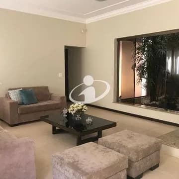 Casa Residencial para vender no Jardim Karaiba imagem 1