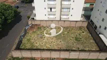 Terreno para vender no Santa Monica imagem 1