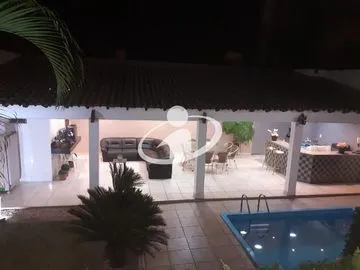 Casa Residencial para vender no Centro imagem 1