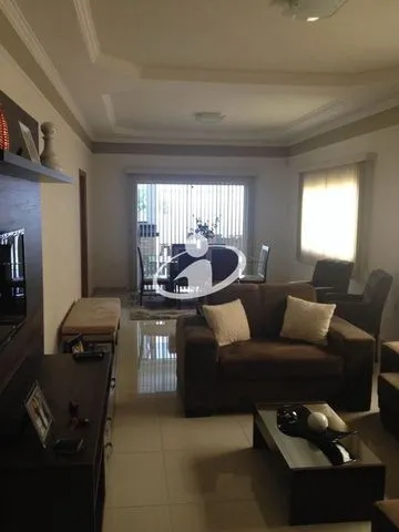 Casa Residencial para vender no Vigilato Pereira imagem 1